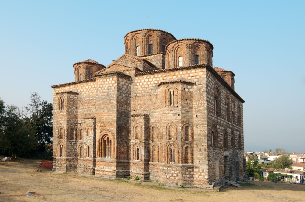 Παναγία Παρηγορήτισσα. Η ανατολική όψη με τις πέντε αψίδες.