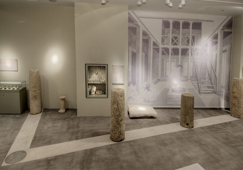 Άποψη της ενότητας "Τα εν οίκω": η αυλή