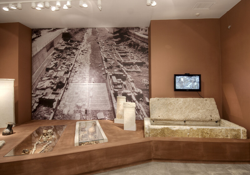 Άποψη της ενότητας "Τα εν τάφω": αναπαράσταση της ΝΔ Νεκρόπολης