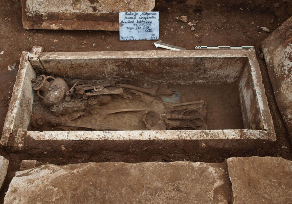 Κιβωτιόσχημος τάφος της νεκρόπολης (θέση 9 - οικόπεδο Θεοδώρου)